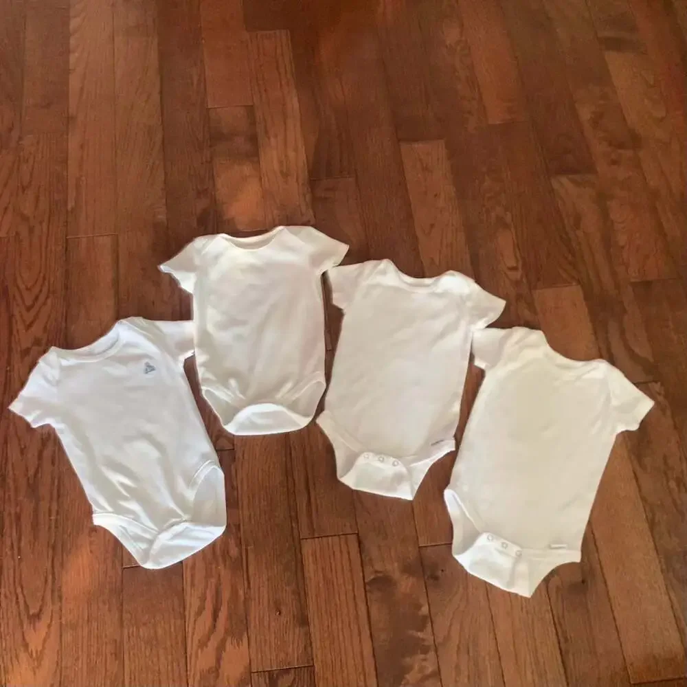 Baby GAP Onesies 4pc White 6-9M Bundle Minimal Soft Basic‎